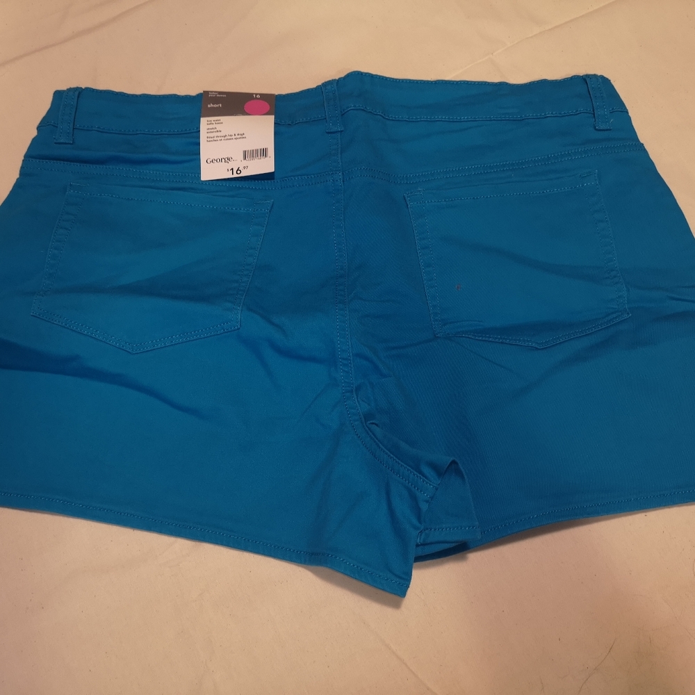 Shorts - Picture 2 of 3